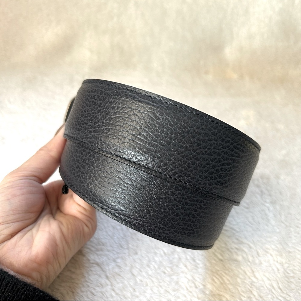 Gucci Black Leather Belt with Silver Buckle - Picture 4 of 6